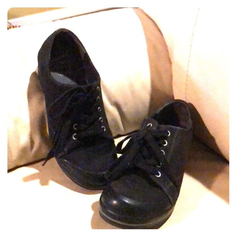 Women’s Dansko shoes